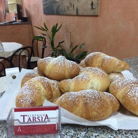 Albergo Tarsia 卡斯特罗维拉里 外观 照片