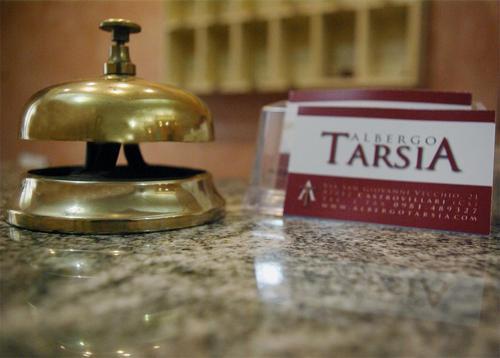 Albergo Tarsia 卡斯特罗维拉里 外观 照片