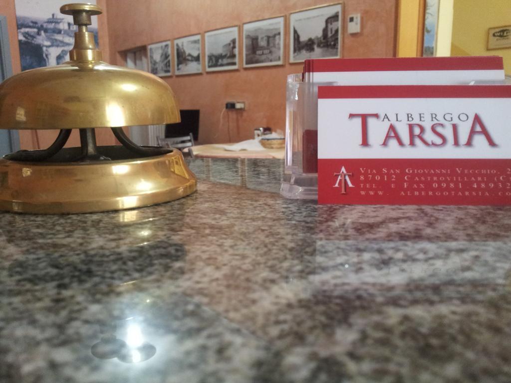 Albergo Tarsia 卡斯特罗维拉里 外观 照片