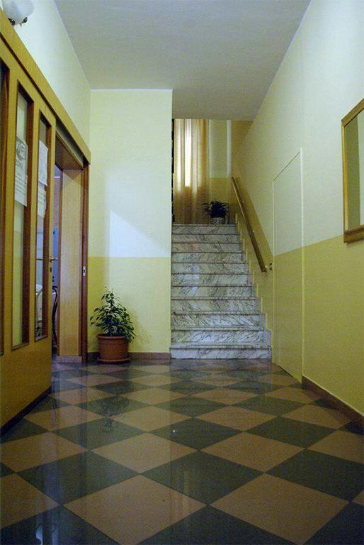 Albergo Tarsia 卡斯特罗维拉里 外观 照片